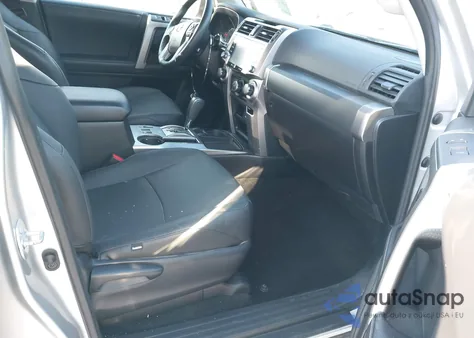 2022 Toyota 4Runner Sr5 z USA, uszkodzony, nr VIN JTEEU5JR1N5275337